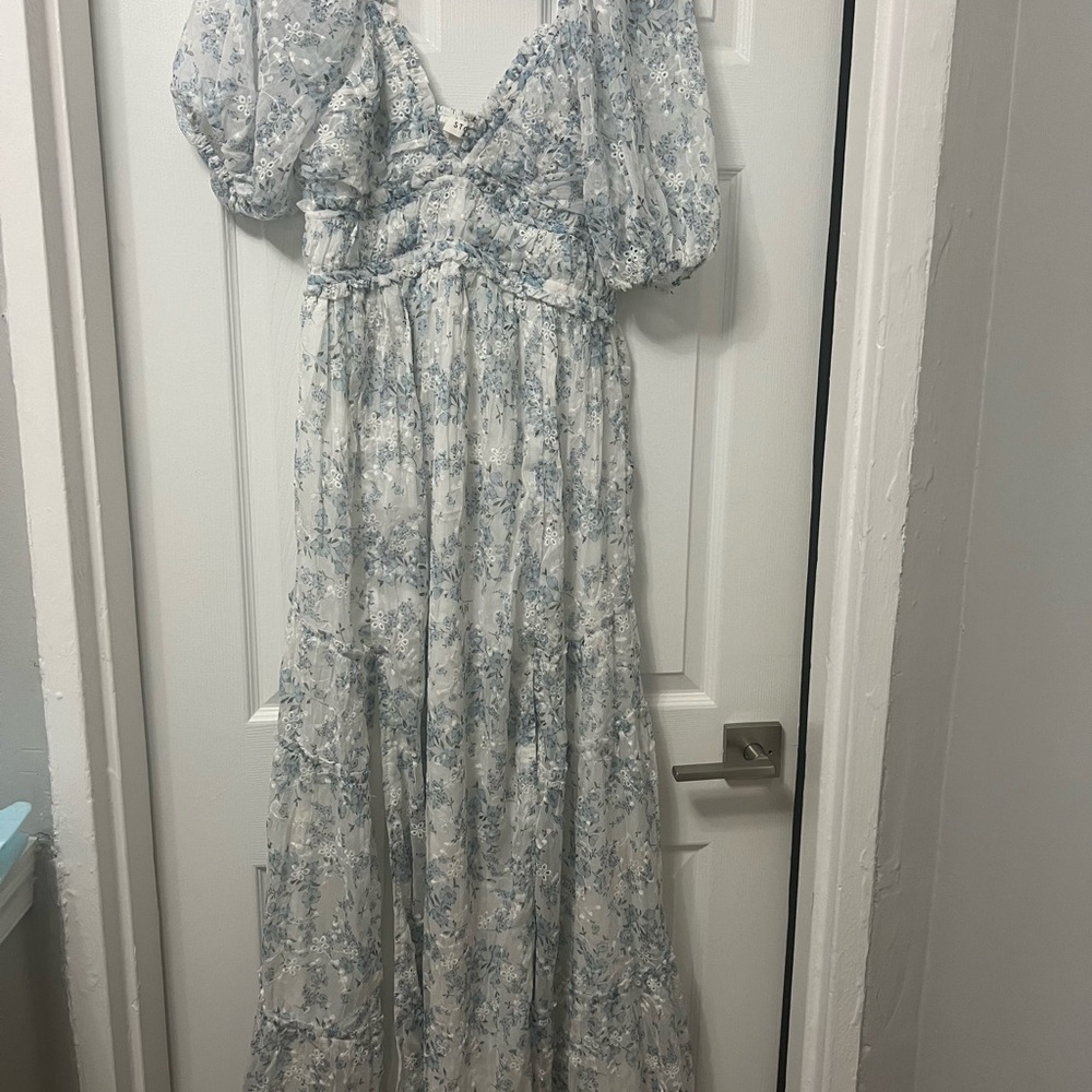 Light Blue Floral Puff-Sleeve Maxi Dress